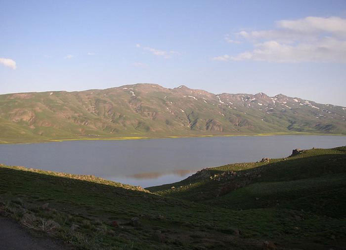 دریاچه نِئور