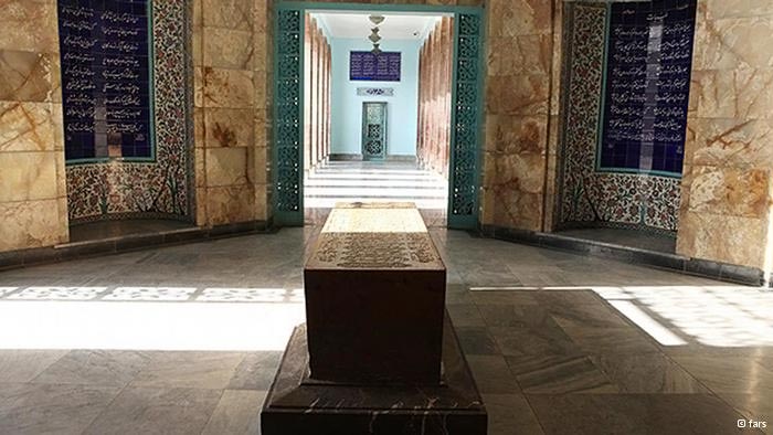عکس های آرامگاه و سنگ قبر سعدی شیرازی