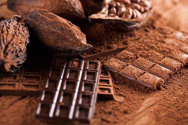 شکلات تلخ از غذا هایی است که دیر خراب می شود